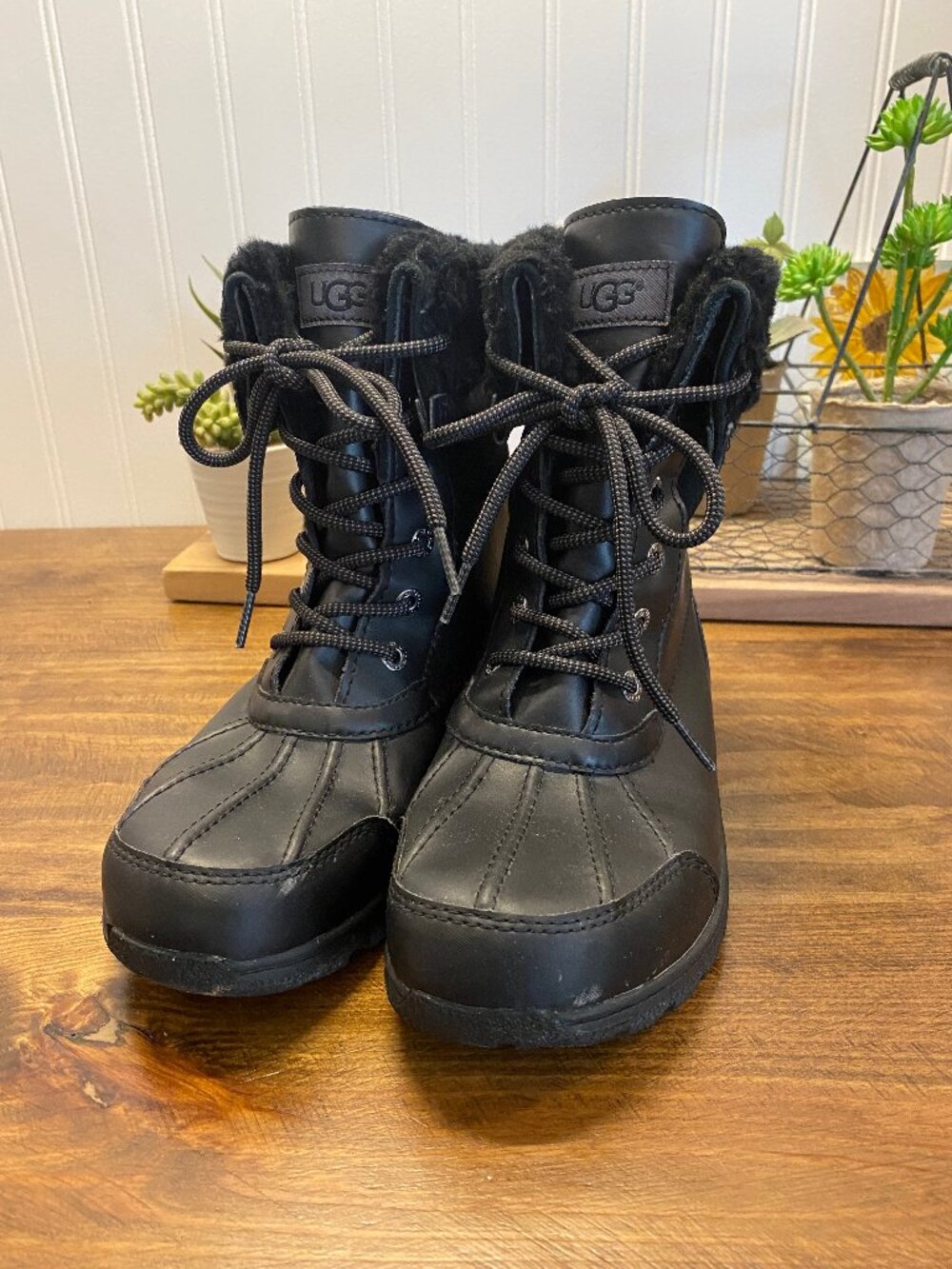 UGG - Women’s Size 5 - Adirondack Black Waterproof Insulated Winter Snow Boots